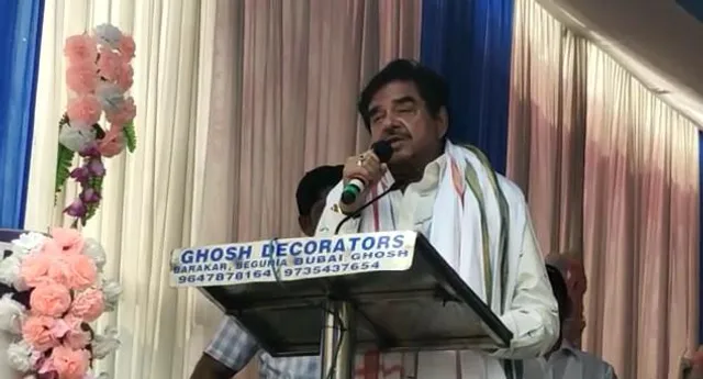 বরাকর বাস স্ট্যান্ডে তৃণমূল প্রার্থীর সমর্থনে কর্মীসভা অনুষ্ঠিত হয়