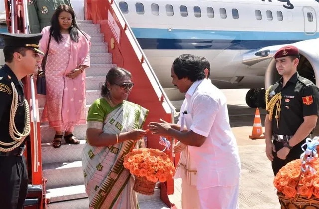 মাদুরাই বিমানবন্দরে পৌঁছেছেন রাষ্ট্রপতি দ্রৌপদী মুর্মু