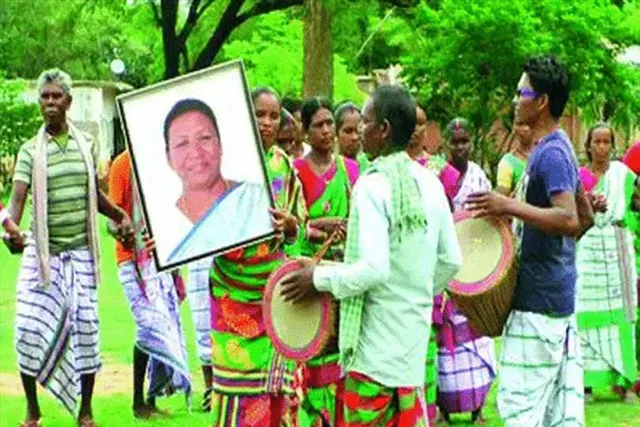 তৈরি ২০ হাজার লাড্ডু, আনন্দ উৎসবে মাতলেন দ্রৌপদী মুর্মুর গ্রামের মানুষ