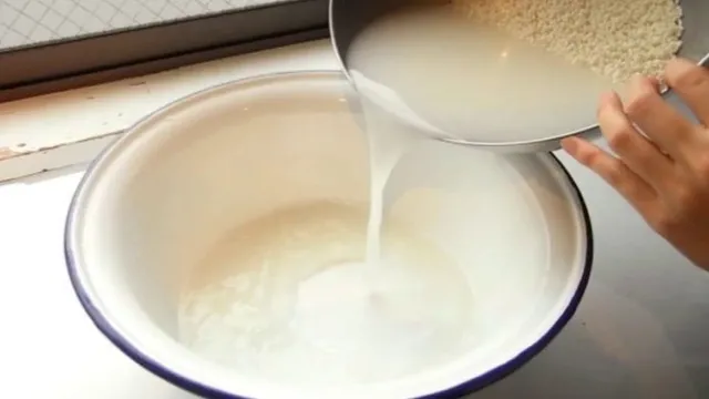 চুলের জন্য উপকারী চাল ধোয়া জল