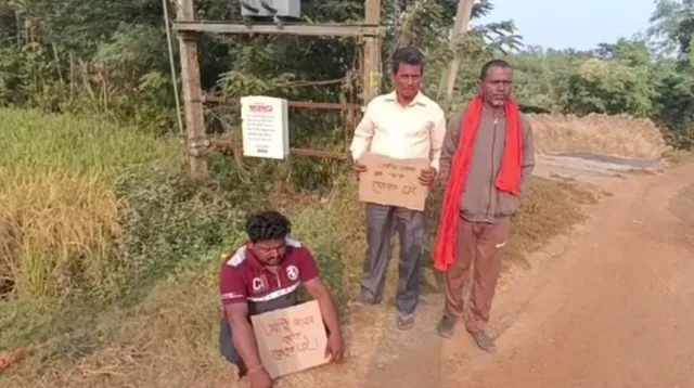 স্ত্রীকে ফিরে পেতে শ্বশুরবাড়ির সামনে ধর্না স্বামীর