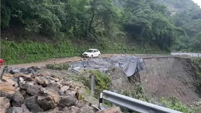 কৌশানি যাওয়ার পথে দুর্ঘটনা