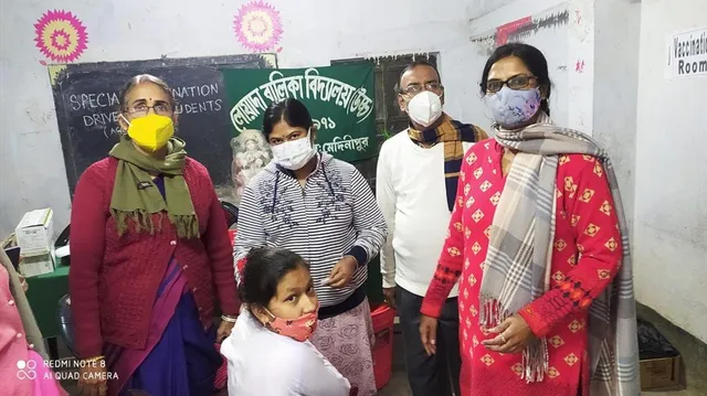 নতুন উদ্যোগের মাধ্যমে ছাত্রীদের বরণ করলো বিদ্যালয়