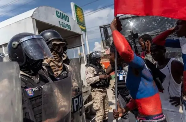 হাইতিয়ান সরকারের কাছে সাঁজোয়া গাড়ি পাঠিয়েছে কানাডা