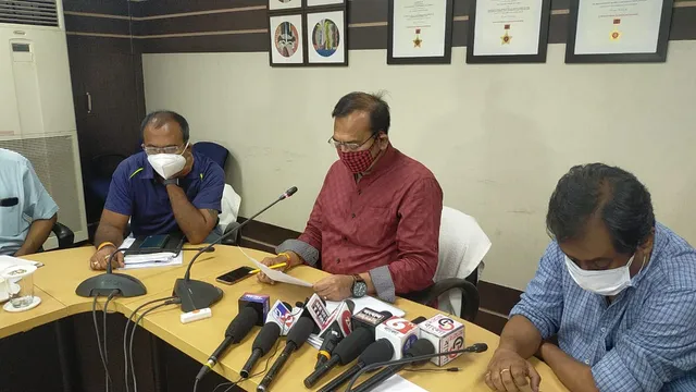 ঘূর্ণিঝড়ের প্রভাব নিয়ে পর্যালোচনা করলেন মন্ত্রী অরূপ বিশ্বাস