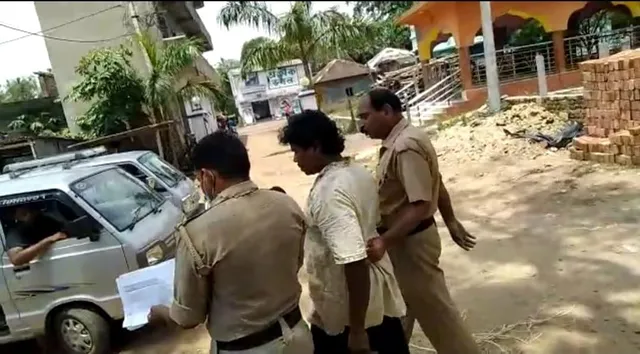 পিংলার জলচক থেকে চোলাই মদ সহ গ্রেফতার ১