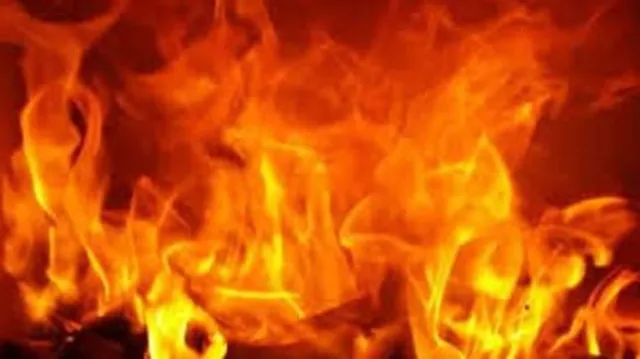 গভীর রাতে হাওড়ার ঘুসুড়িতে ভয়াবহ অগ্নিকাণ্ড