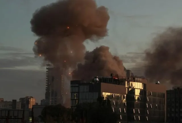 খারকিভের গুরুত্বপূর্ণ অবকাঠামোয় রাশিয়ার হামলাঃ মেয়র