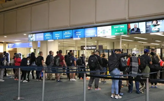 আজ অর্থাৎ শুক্রবার দুপুর থেকে পুনরায় চালু হচ্ছে অরল্যান্ডো আন্তর্জাতিক বিমানবন্দর