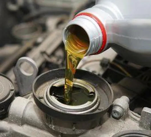 পাকিস্তানে তেল বিক্রি ও ব্যবহারে তীব্র পতন