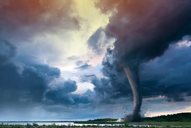 'সিতরং' ঘূর্ণিঝড় নাকি গুজব?