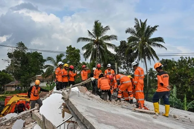 ইন্দোনেশিয়ায় প্রবল ভূমিকম্পে ক্ষতিগ্রস্থদের ক্ষতিপূরণের ঘোষণা