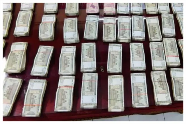 হাওড়া স্টেশন থেকে উদ্ধার টাকার পাহাড়