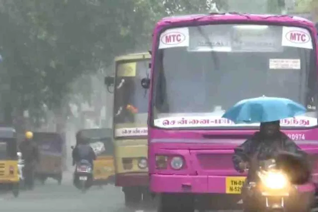 শুরু হল বৃষ্টি