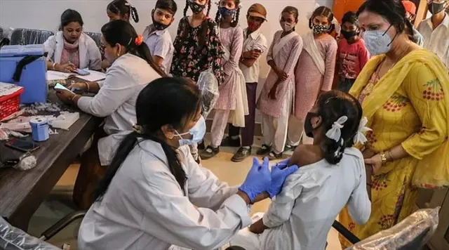 এবার থেকে বিনামূল্যেই মিলবে প্রিকশন ডোজ, ঘোষণা কেজরী সরকারের