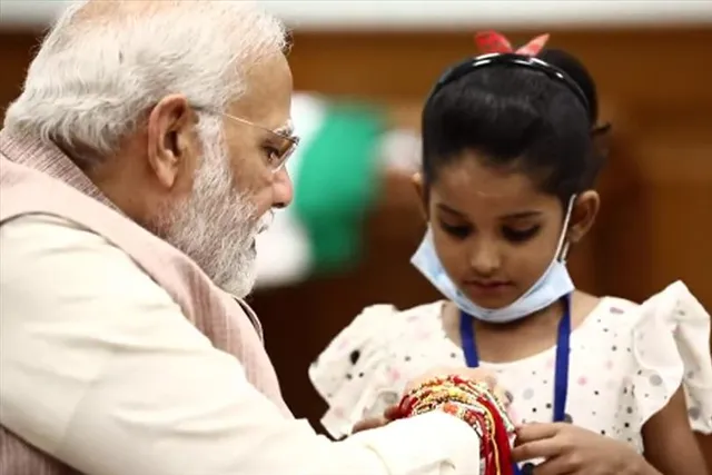 কচিকাচাদের সঙ্গে রাখি বন্ধন উৎসবে মাতলেন প্রধানমন্ত্রী, রইলো ভিডিও