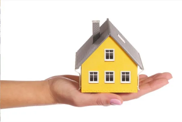 আবাস যোজনার ঘর পেতে গেলে তৃণমূল করতে হবে!