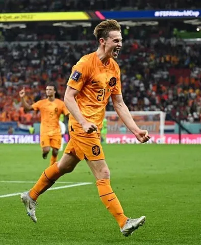 প্রথমার্ধ শেষ, ১-০ গোলে এগিয়ে নেদারল্যান্ডস