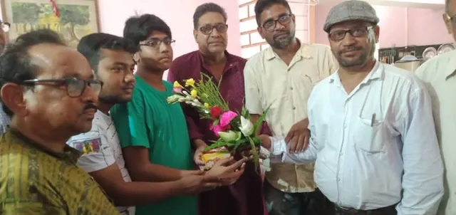 ‘‌ডাক্তার হয়ে মানুষের সেবা করবো’‌, মাধ্যমিকে দশম হয়ে প্রতিক্রিয়া ঝাড়গ্রামের অরিত্রর