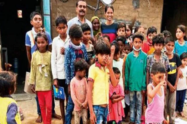 ৫০ জন পথশিশুকে দত্তক নিয়ে নজিরবিহীন এক কান্ড ঘটাল শিক্ষকের দল