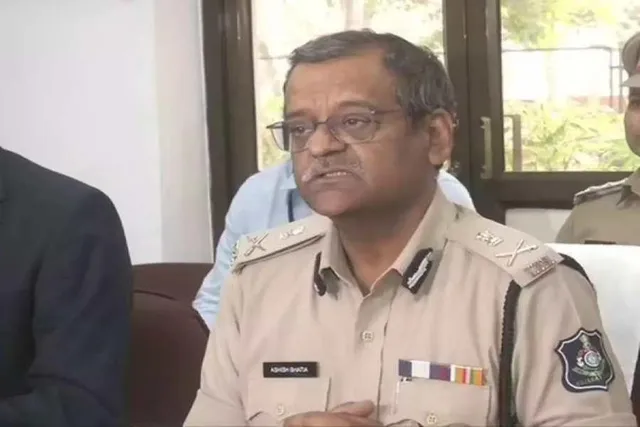 রাত পোহালেই গুজরাট নিৰ্বাচন, কি জানালেন গুজরাটের ডিজিপি?