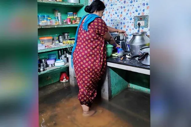 টানা বৃষ্টিতে জলমগ্ন বাড়ি-ঘর, সমস্যায় বাসিন্দারা