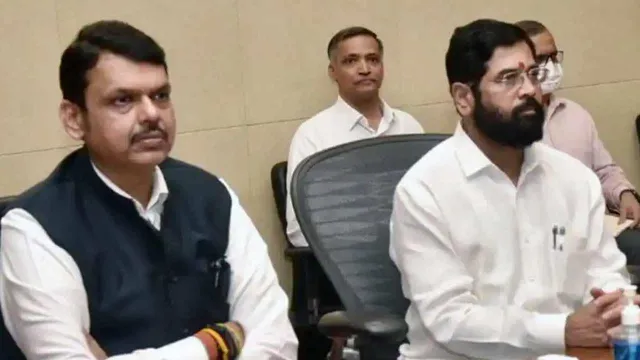 দূষণ নিয়ে নীরব সরকার, অভিযোগ উদ্ধব পুত্রের