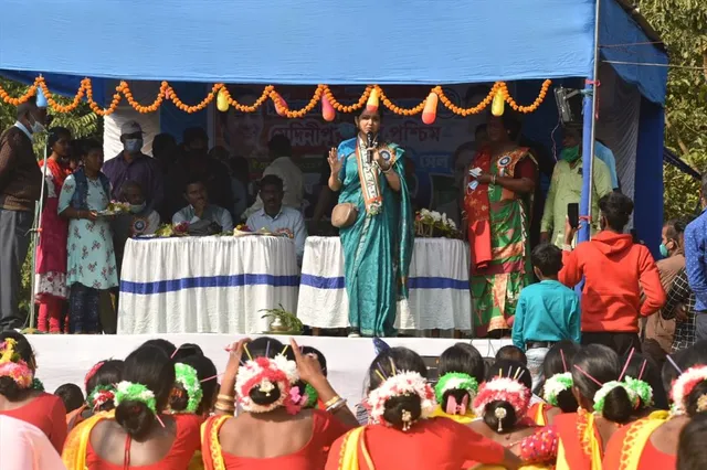 অলচিকি ভাষায় পঠন পাঠনের জন্য স্কুলের দাবি তৃণমূলের এসটি সম্মেলনে