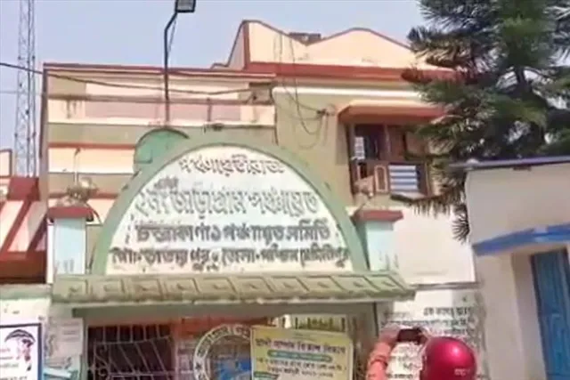 দলীয় কার্যালয় নির্মাণকে ঘিরে প্রকাশ্যে তৃণমূলের গোষ্ঠী কোন্দল