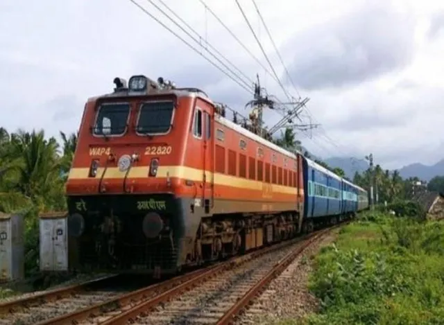 কুয়াশার কারণে ১৬টি ট্রেন দেরিতে চলছে