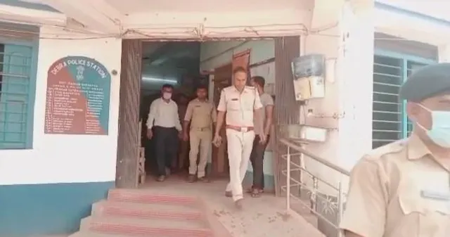 বেআইনি ভাবে গাছ চেরাইয়ের অভিযোগে গ্রেপ্তার মিলের মালিক