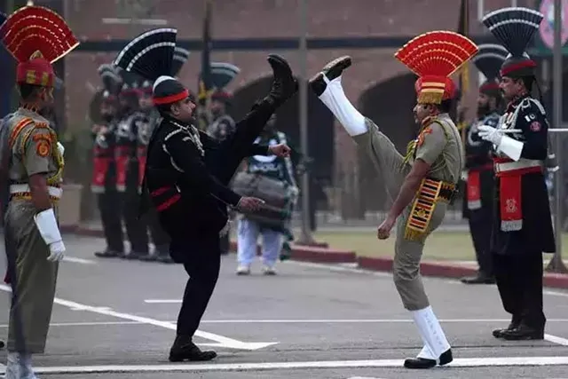 ওয়াঘা বর্ডারে শুরু বিটিং রিট্রিট, দেখুন ভিডিও