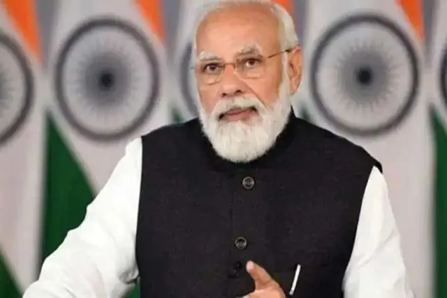 প্রধানমন্ত্রীর মুখোমুখি হতে ভয় পান মুখ্যমন্ত্রী