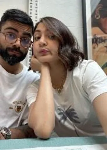 স্ত্রীর সঙ্গে অন্তরঙ্গ ছবি পোস্ট কোহলির