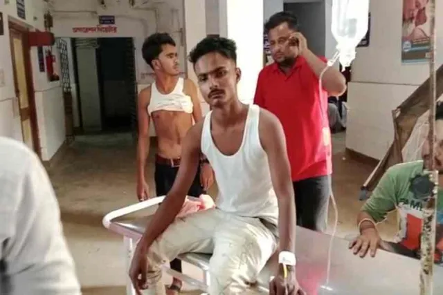 পূজোর ছুটির পর কলেজ খোলার প্রথম দিনেই উত্তপ্ত হয়ে উঠল কেশপুর, ছাত্রের রক্তে ভিজলো রাজপথ