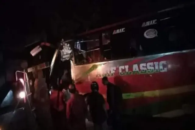 বাংলাদেশে ভয়াবহ পথ দুর্ঘটনায় মৃত্যু ৪ জনের