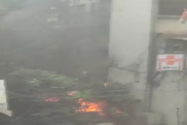 মুম্বাই: হাসপাতালের পাশে পিৎজা রেস্তোরাঁয় আগুন, উত্তেজনা ছড়িয়েছে হাসপাতালে