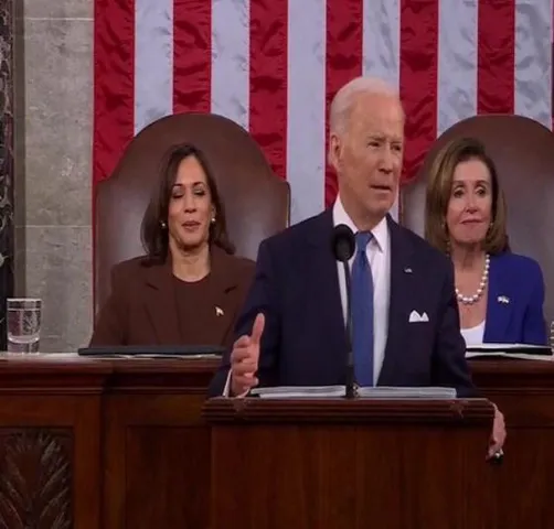 বাইডেনের ছাত্র ঋণ মুকুব পরিকল্পনা স্থগিত করল আদালত