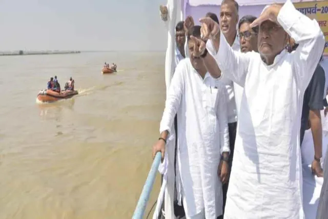 গঙ্গায় বিপদের সম্মুখীন নীতিশ কুমার