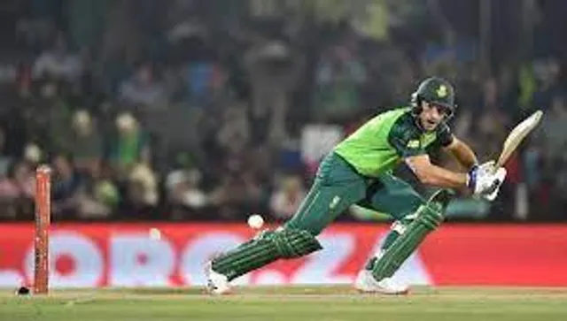 মাঠ থেকে ছিটকে গেলেন মালান