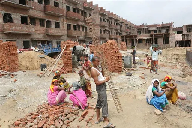 শ্রমিকদের জন্য ৫০০০ টাকা সহায্য ঘোষণা কেজরিওয়ালের