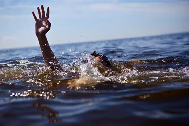 অজয় নদীতে স্নান করতে নেমে তলিয়ে গেল যুবক