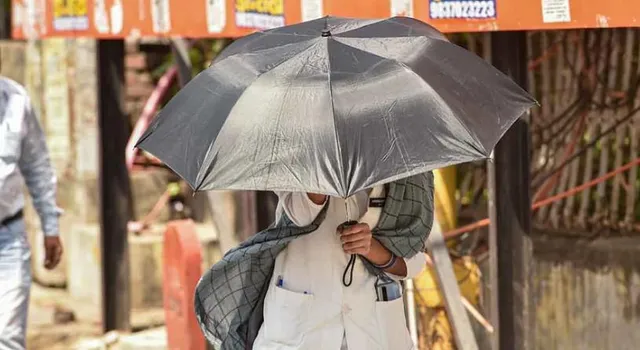 তাপপ্রবাহে পুড়ছে গোটা দেশ, বৃষ্টির জন্য অপেক্ষা করতে হবে আর কতদিন?