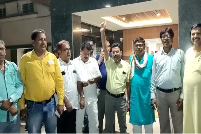 ধর্নায় বসল তৃণমূলের ২ বিধায়ক