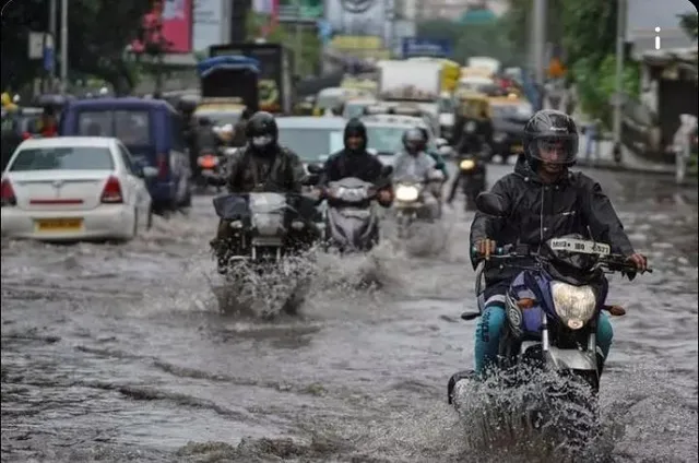 বেশ কয়েকটি রাজ্যে ভারী থেকে অতি ভারী বৃষ্টিপাতের সতর্কতা