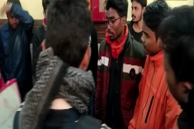 র‌্যাগিং: দ্বিতীয় তলা থেকে ঝাঁপ ছাত্রের