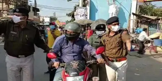 রাস্তায় নেমে বাইক ধরপাকড় মালদার পুলিশ সুপারের