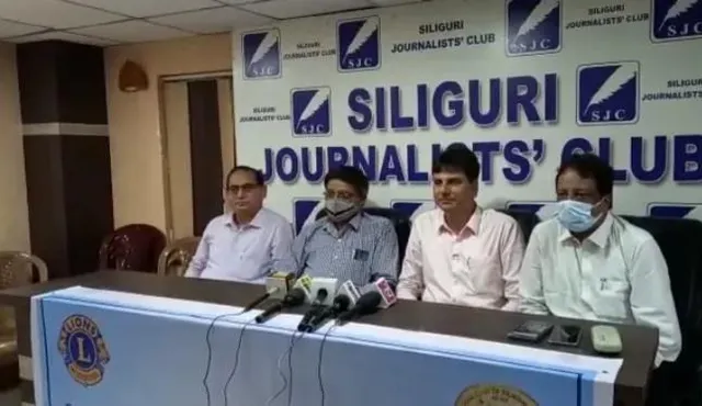 শিক্ষক দিবসে অবসরপ্রাপ্ত শিক্ষক-শিক্ষিকাদের টিকাকরণের বিশেষ উদ্যোগ