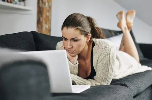 বিবাহিত মহিলারাই বেশি দেখেন নীলছবি !