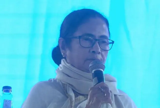 'আমি জীবন্ত লাশ', বিস্ফোরক মমতা